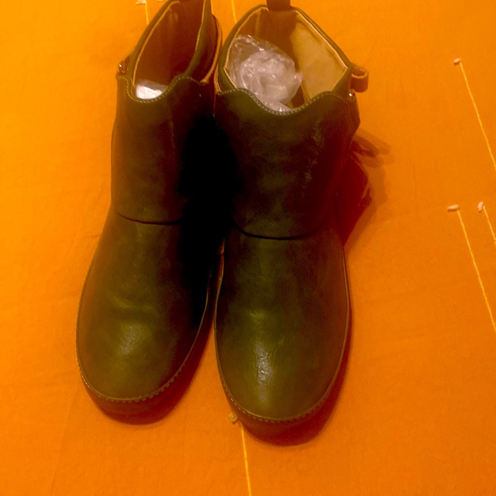 Mint green  with tan strap low cut size 10 tan